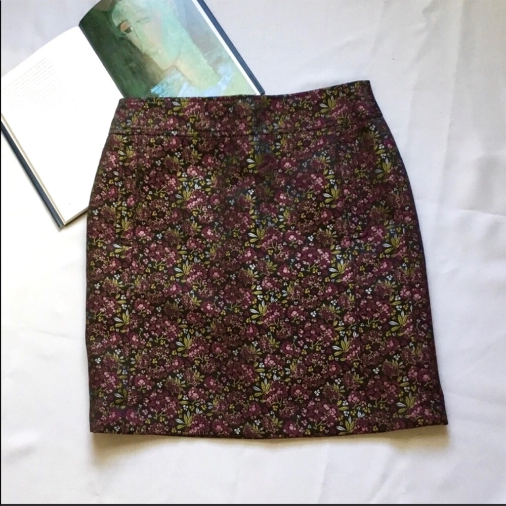 Loft Brocade Black Floral Skirt w Pockets